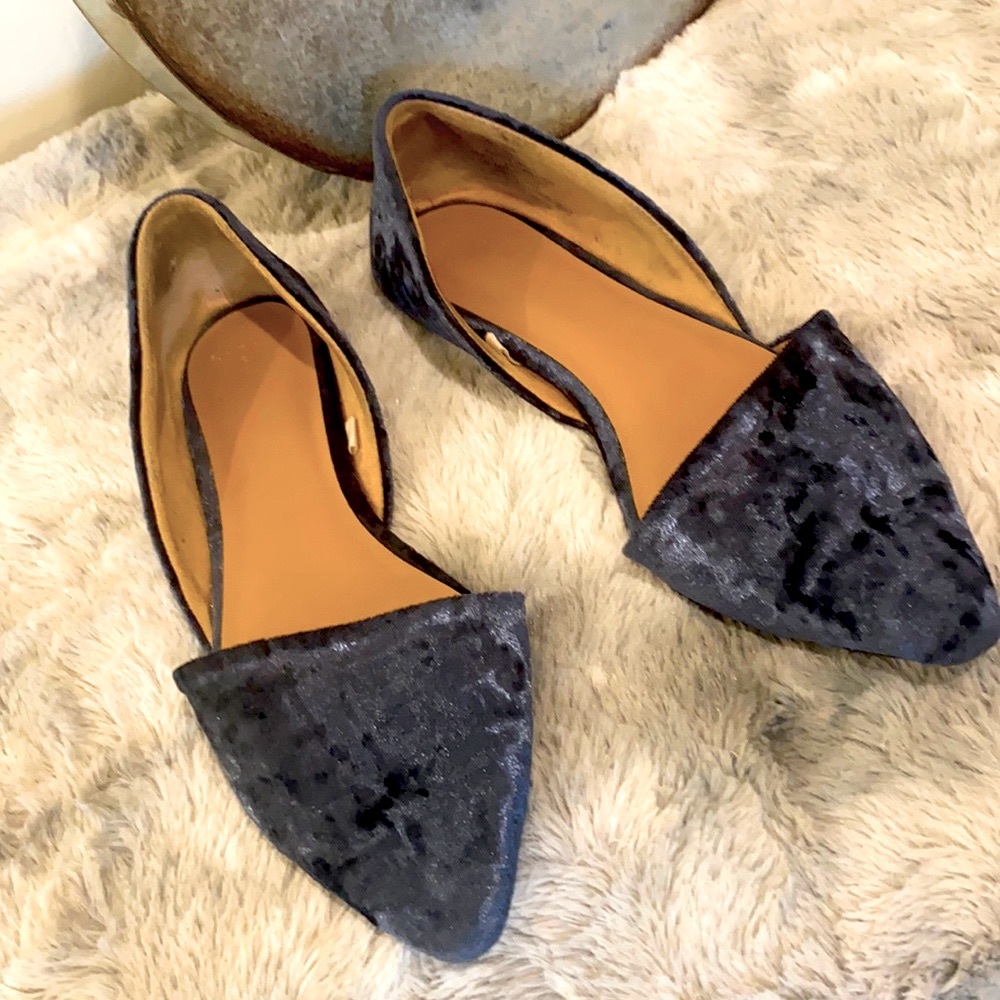 Blue velvet flats. 7,Gently loved. Comfy and cute!